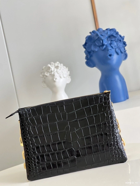 WIS COUSSIN LOUIS PM VUITTON 0104